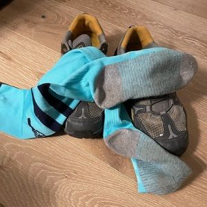 Knee-hi men’s soccer socks - used